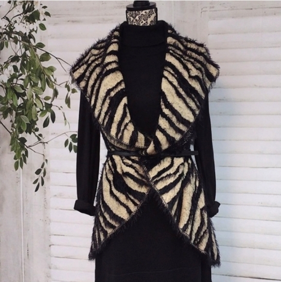 Sioni Sweaters - Sioni Wool Blend Animal Print Sweater Vest, Size PL/PXL